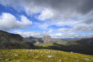 Clouds over Stob Dearg peak in Glen Etive - ELF02268