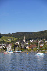 Österreich, Oberösterreich, Altmünster, Yachten im Yachthafen der Stadt am Seeufer - WWF05469