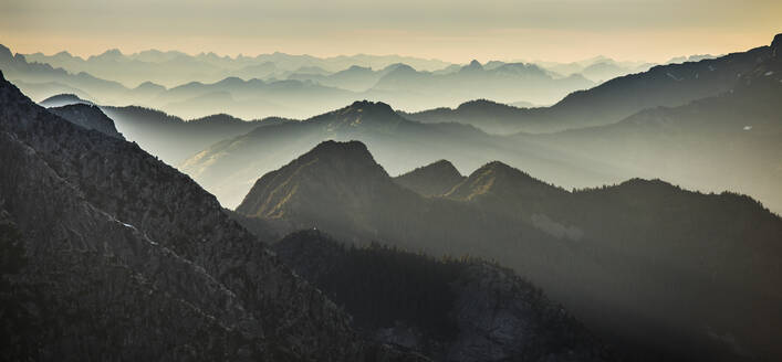 Bergschichten im North Cascades National Park, Washington, USA. - CAVF89998