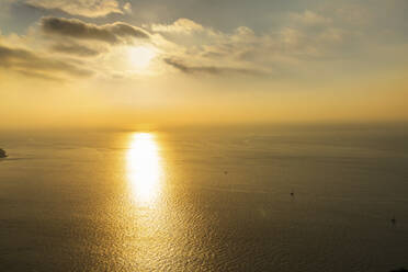 Mittelmeer bei stimmungsvollem Sonnenaufgang - SKF01608