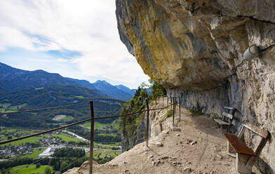 Österreich, Oberösterreich, Bad Goisern am Hallstattersee, Steiler Bergpfad der Ewigen Wand - WWF05476