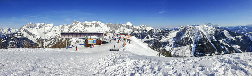 Panorama des Skigebiets Bergbahnen Werfenweng im Tennengebirge, Österreich - WWF05482