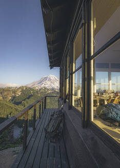 Mt. Rainier vom Feuerwehr-Ausguck auf dem Gipfel des Tolmie Peak, USA - CAVF90025