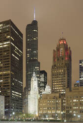 Beleuchteter Tribune-Turm, Chicago, USA - AHF00155