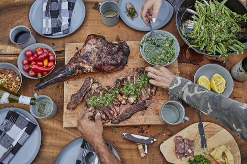 Sommerlicher Grillaufstrich mit Steak und Wild und Chimichurri - CAVF90188