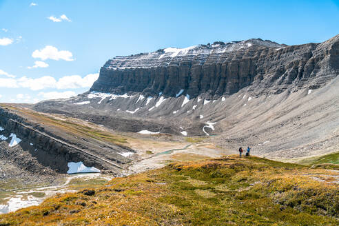 Wandern in der Nähe des Mount Wilson Rockwall und des Mount Wilson Peak bei Banff - CAVF90212