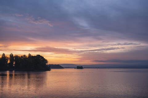 Bodensee bei bewölktem Morgengrauen, lizenzfreies Stockfoto