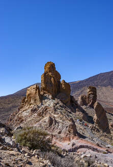 Spanien, Santa Cruz de Tenerife, Klarer blauer Himmel über der Roques de Garcia-Formation im Teide-Nationalpark - WWF05495