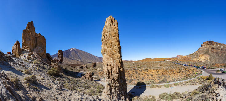 Spanien, Santa Cruz de Tenerife, Roques de Garcia-Formation im Teide-Nationalpark mit dem Berg Teide im Hintergrund - WWF05497