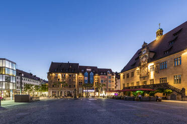 Germany, Baden-Wurttemberg, Heilbronn, Empty square in front of historical town hall at dusk - WDF06355
