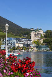 Austria, Upper Austria, Saint Wolfgang im Salzkammergut, Town on shore of Lake Wolfgangsee in summer - WWF05518