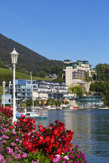 Österreich, Oberösterreich, St. Wolfgang im Salzkammergut, Stadt am Ufer des Wolfgangsees im Sommer - WWF05518