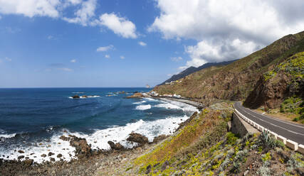 Spanien, Provinz Santa Cruz de Tenerife, Landstraße entlang der Küste der Insel Teneriffa - WWF05529