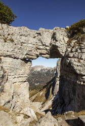 Naturfelsen des Loser-Plateaus an einem sonnigen Tag, Altaussee, Salzkammergut, Steiermark, Österreich - WWF05601