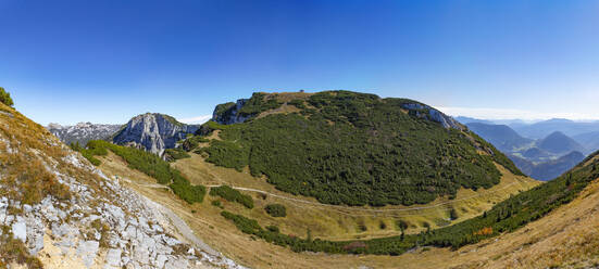 Landschaftsbild des Loser-Plateaus vor blauem Himmel, Altaussee, Salzkammergut, Steiermark, Österreich - WWF05603