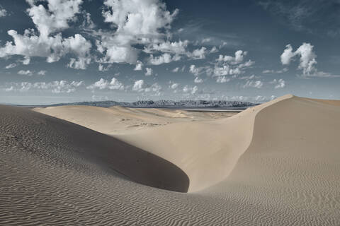 Landschaft der Cadiz-Dünen bei Sonnenuntergang in der Mojave-Wüste, Südkalifornien, USA, lizenzfreies Stockfoto