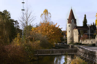 Bridge over Abens river in Abensberg town during autumn, Bavaria, Europe , Germany - FCF01898