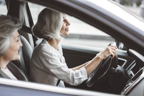 Smiling businesswomen traveling together in car - VYF00276