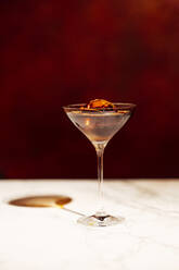 Cocktail im glänzenden Martini-Glas - OCMF01824