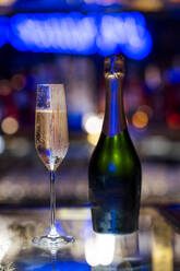 Glass and bottle of champagne - OCMF01839