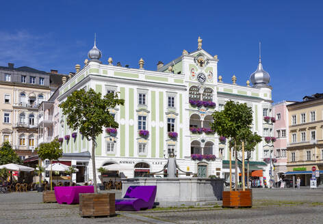 Rathaus mit Keramikglockenspiel am Stadtplatz, Gmunden, Salzkammergut, Oberösterreich, Österreich - WWF05661