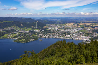 Stadt und Traunsee gegen den Himmel, Gmunden, Grunberg, Salzkammergut, Oberösterreich, Österreich - WWF05669