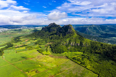 Mauritius, Black River, Blick aus dem Hubschrauber auf den Berg Rempart im Sommer - AMF08672