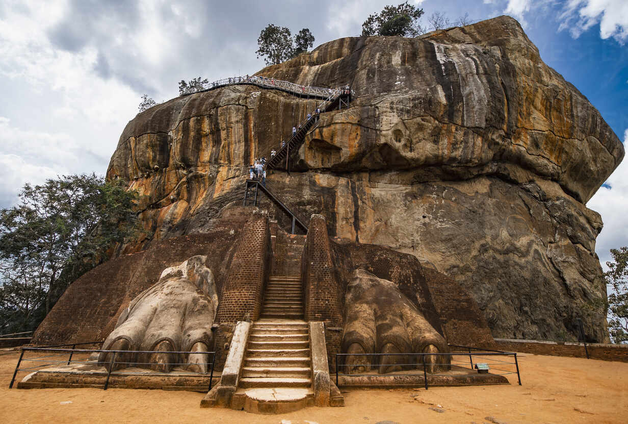 Sigiriya rock fortress climbing hi-res stock photography and