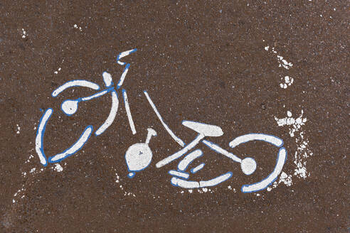 Broken bicycle painted on asphalt - SKAF00154