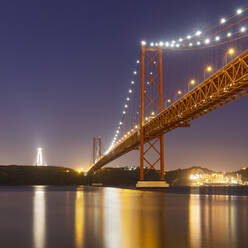 Portugal, Lisbon District, Lisbon, 25 de Abril Bridge at dusk - AHF00199