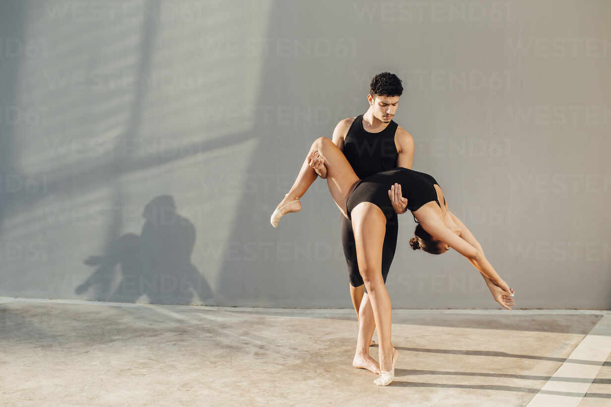 Male Ballet Dancer Jumping In Passé Canvas Print / Canvas Art by Nisian  Hughes - Photos.com