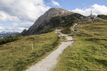 Leerer Wanderweg auf dem Gipfel des Schneibsteins - ZCF01009