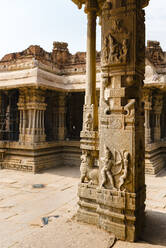 Indien, Karnataka, Hampi, Außenansicht des Vijaya-Vittala-Tempels im Wüstental von Hampi - JMPF00551