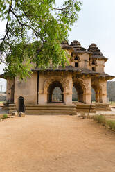 Indien, Karnataka, Hampi, Außenansicht des Lotus Mahal im Wüstental von Hampi - JMPF00552