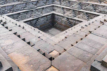 Indien, Karnataka, Hampi, Quadratischer Wasserpavillon, auch Queens Bath genannt - JMPF00558