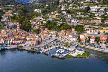 Luftaufnahme von Colonno am Comer See, Lombardei, Italien - AMF08676