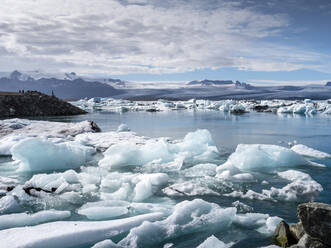 Icebergs floating in Jokulsarlon lake situated at head of Breidamerkurjokull glacier - LAF02507