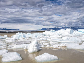 Idyllische Aufnahme des Gletschers Jokulsarlon am Breidamerkurjokull, Island - LAF02522