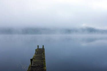 Morgennebel, Ullswater, Lake District National Park, UNESCO-Weltkulturerbe, Cumbria, England, Vereinigtes Königreich, Europa - RHPLF17803