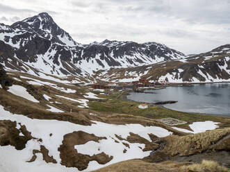 Blick auf die verlassene norwegische Walfangstation Grytviken in der East Cumberland Bay, Südgeorgien, Polarregionen - RHPLF17831