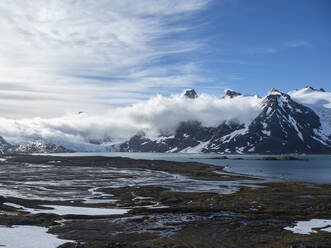 Schneebedeckte Berge und Gletscher in der King Haakon Bay, Südgeorgien, Polarregionen - RHPLF17836