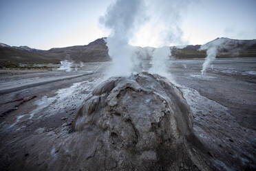 Geysire del Tatio (El Tatio), das drittgrößte Geysirfeld der Welt, Zentrale Vulkanzone der Anden, Region Antofagasta, Chile, Südamerika - RHPLF17864