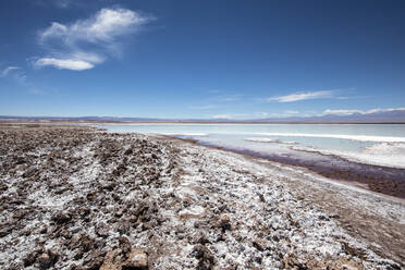 Laguna Tebenquicne, eine Salzwasserlagune in der Salar de Atacama, Los Flamencos National Reserve, Chile, Südamerika - RHPLF17886