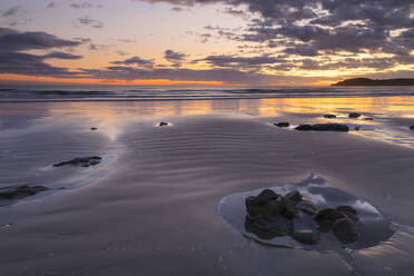 Moeraki Beach at sunrise, Otago, South Island, New Zealand, Pacific - RHPLF17911