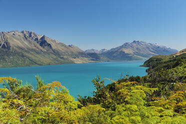 Blick über den Lake Wakatipu auf die Thomson Mountains, Queenstown, Otago, Südinsel, Neuseeland, Pazifik - RHPLF17921