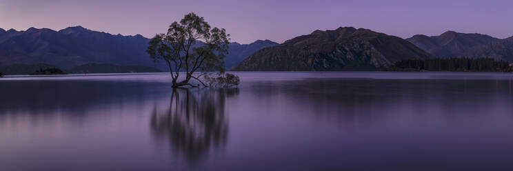 Lake Wanaka, Blaue Stunde, Mount-Aspiring-Nationalpark, UNESCO-Weltkulturerbe, Otago, Südinsel, Neuseeland, Pazifik - RHPLF17927