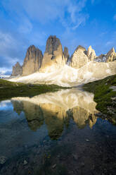 Sonnenuntergang über den Drei Zinnen, gespiegelt in den Seen von Grava Longa, Naturpark Sextner Dolomiten, Südtirol, Italien, Europa - RHPLF17958