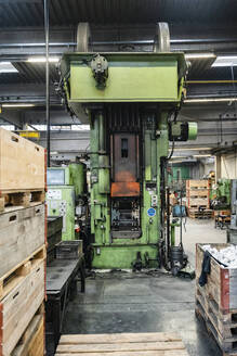 Grüne Farbe Stahl Maschinenanlage in der verarbeitenden Industrie - DIGF13106