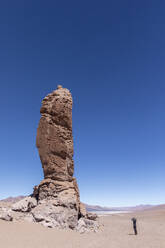 Gesteinsformation im Salar de Tara y Aguas Calientes I, Nationalreservat Los Flamencos, Region Antofagasta, Chile, Südamerika - RHPLF18069