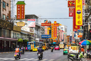 Yaowarat Road in Chinatown, Bangkok, Thailand, Südostasien, Asien - RHPLF18175